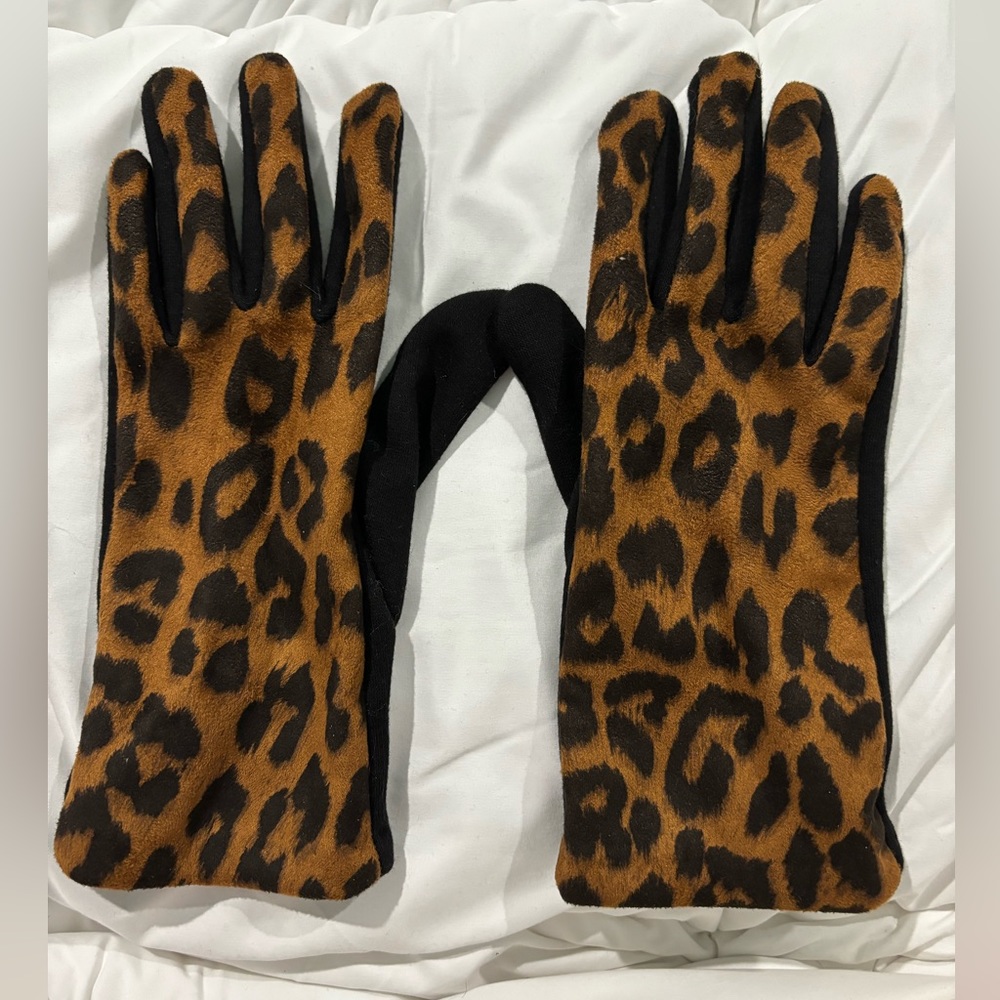 Leopard Gloves
